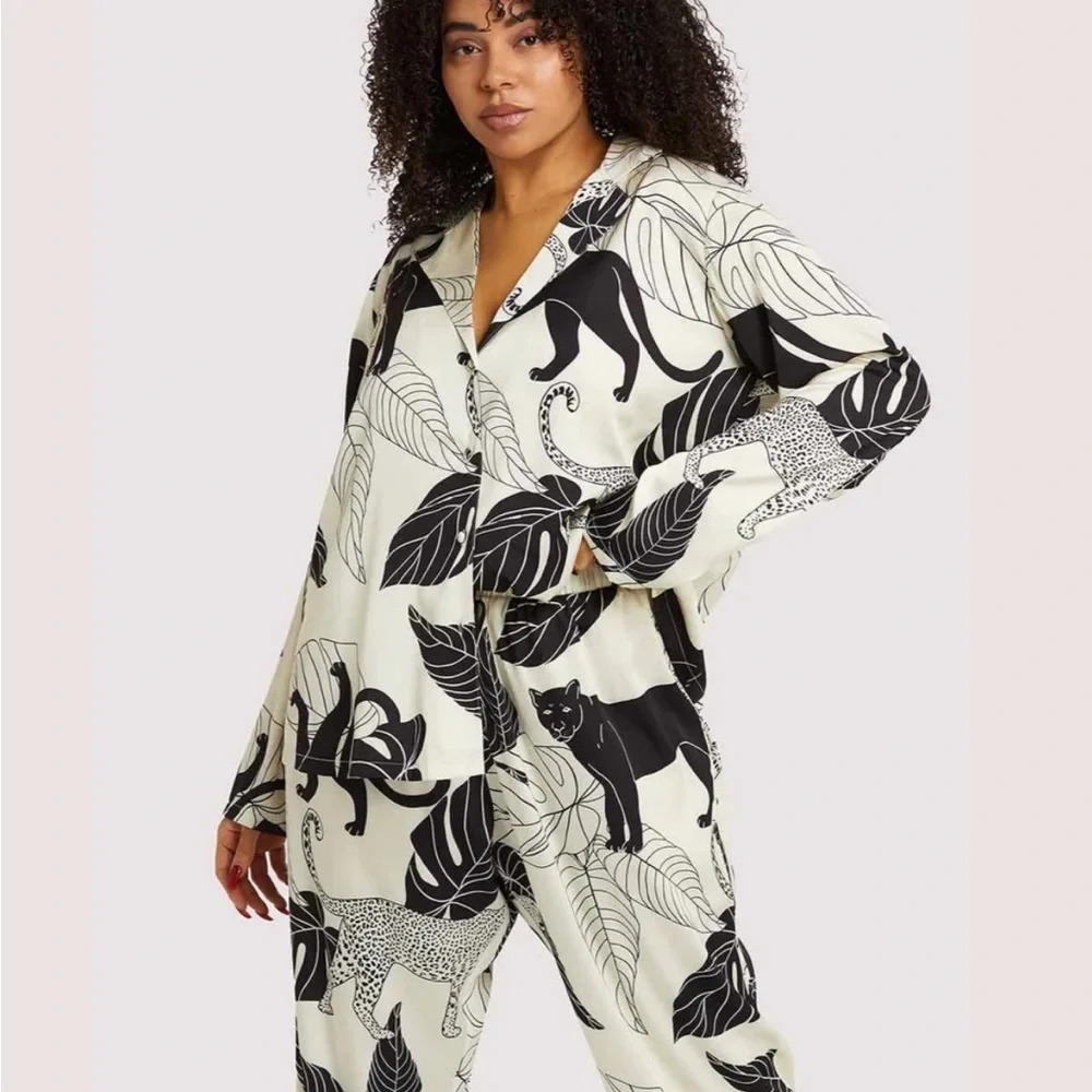 NWT WOLF & WHISTLE Panther Print Satin Pajama Set
